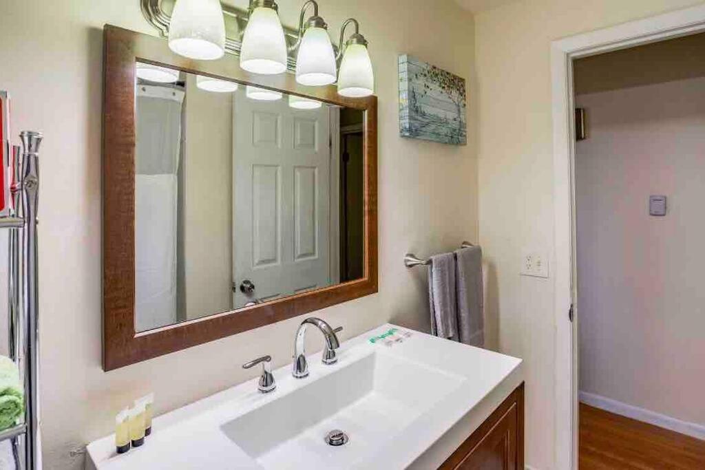 Вилла {Hot Tub In Ranch} Mins To Airport/Uofr/Strng/Dwtn Рочестер Экстерьер фото