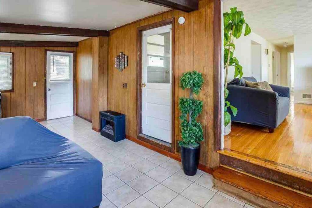 Вилла {Hot Tub In Ranch} Mins To Airport/Uofr/Strng/Dwtn Рочестер Экстерьер фото